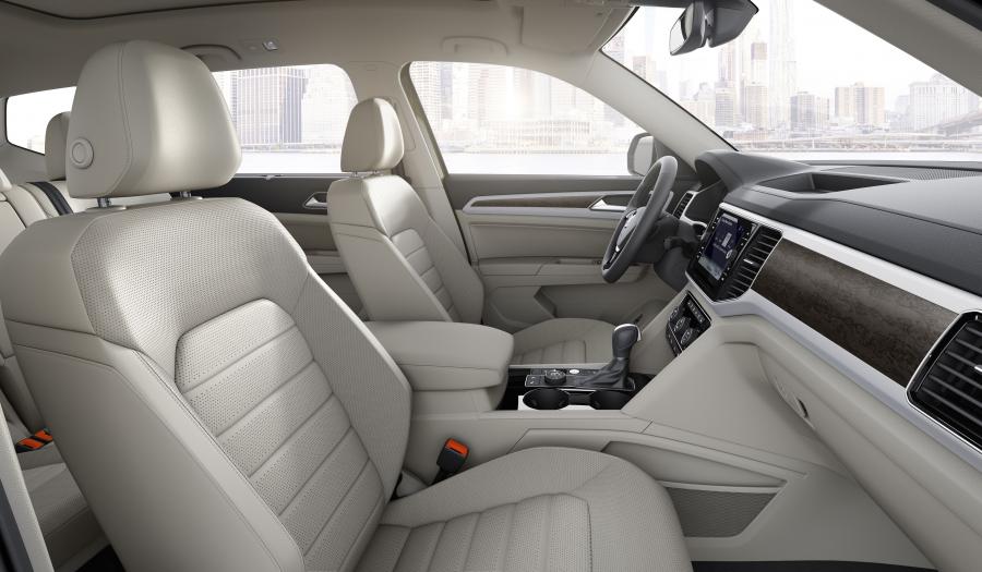 Интерьер Volkswagen Atlas V6 2017 года  (фото 7 из 46)